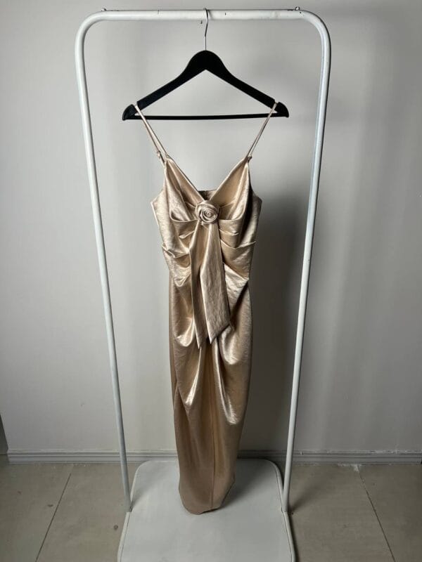 Robe satinée  à bretelles